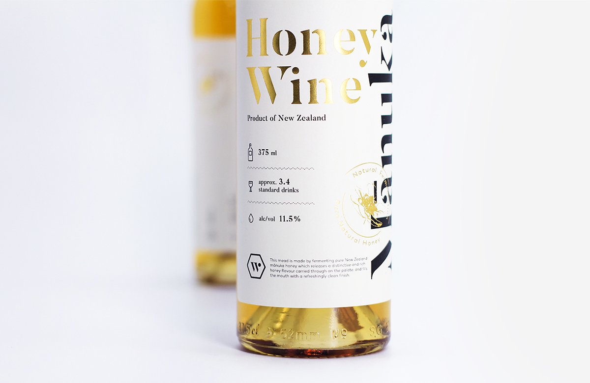 MānukaHoney蜂蜜風(fēng)味葡萄酒品牌包裝設(shè)計(jì)欣賞，葡萄酒品牌，酒品牌設(shè)計(jì)，酒品牌策劃，酒品牌全案策劃，酒品牌形象塑造，深圳品牌設(shè)計(jì)，深圳品牌策劃，深圳品牌全案策劃，深圳品牌形象塑造，左右格局