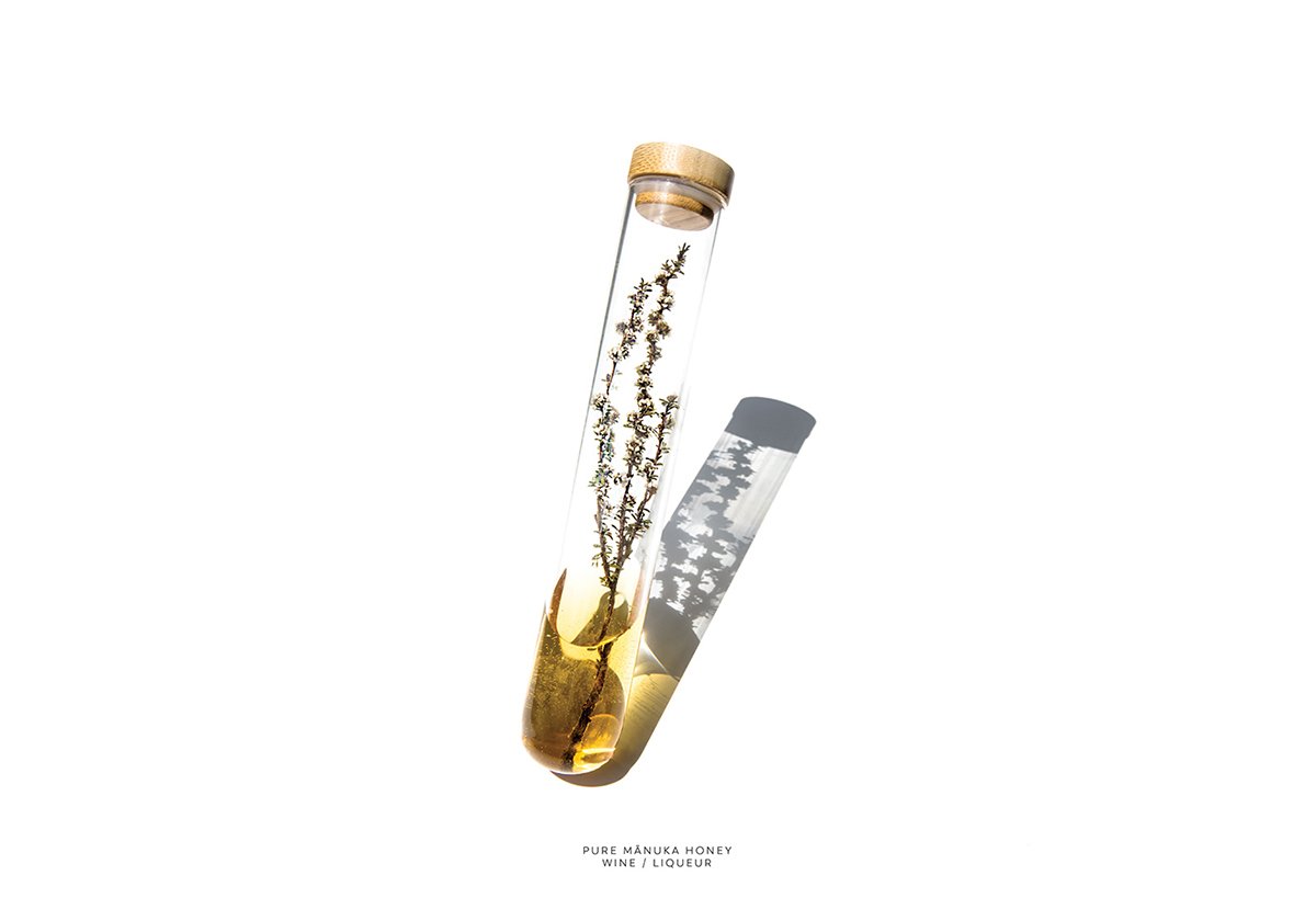 MānukaHoney蜂蜜風(fēng)味葡萄酒品牌包裝設(shè)計(jì)欣賞，葡萄酒品牌，酒品牌設(shè)計(jì)，酒品牌策劃，酒品牌全案策劃，酒品牌形象塑造，深圳品牌設(shè)計(jì)，深圳品牌策劃，深圳品牌全案策劃，深圳品牌形象塑造，左右格局